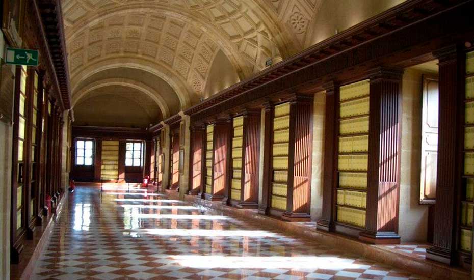 interior del archivo de indias en sevilla