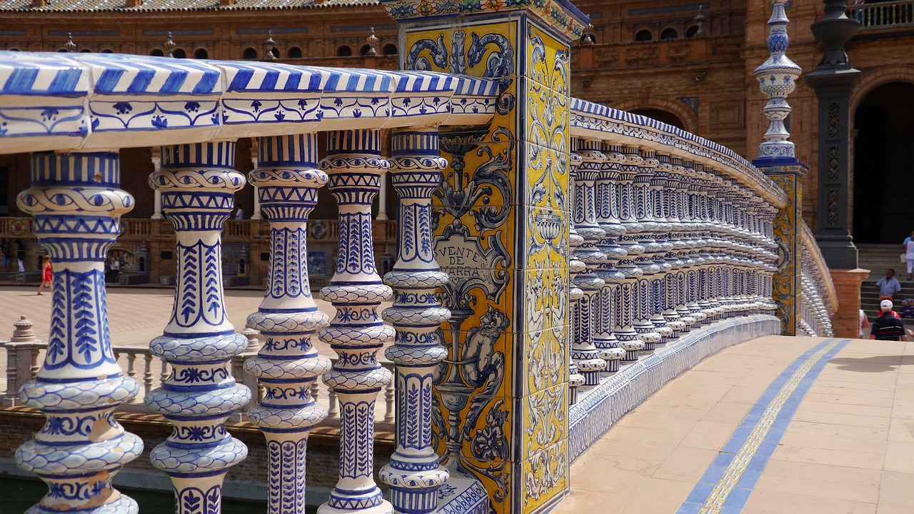 foto de la cerámica de triana en la plaza de españa de Sevilla