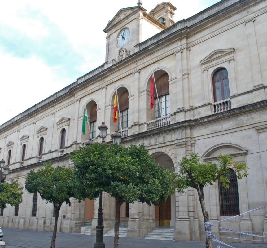 fachada del ayuntamiento de sevilla vista desde plaza nueva