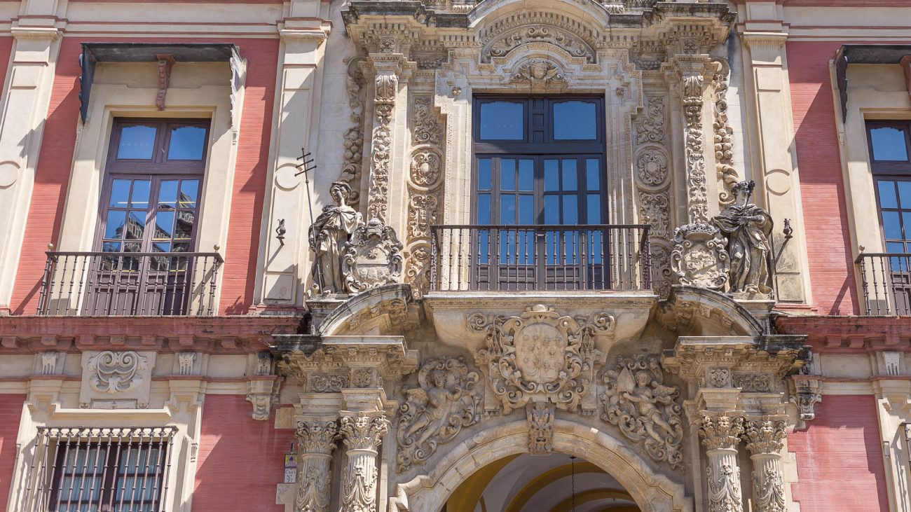 fachada del palacio arzobispal de sevilla