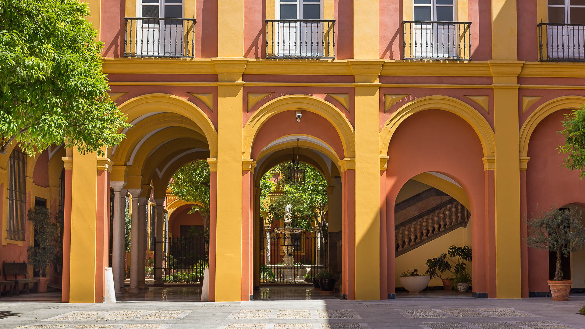 interior del palacio arzobispal de sevilla