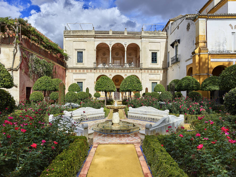 jardines de la casa de pilatos en sevilla