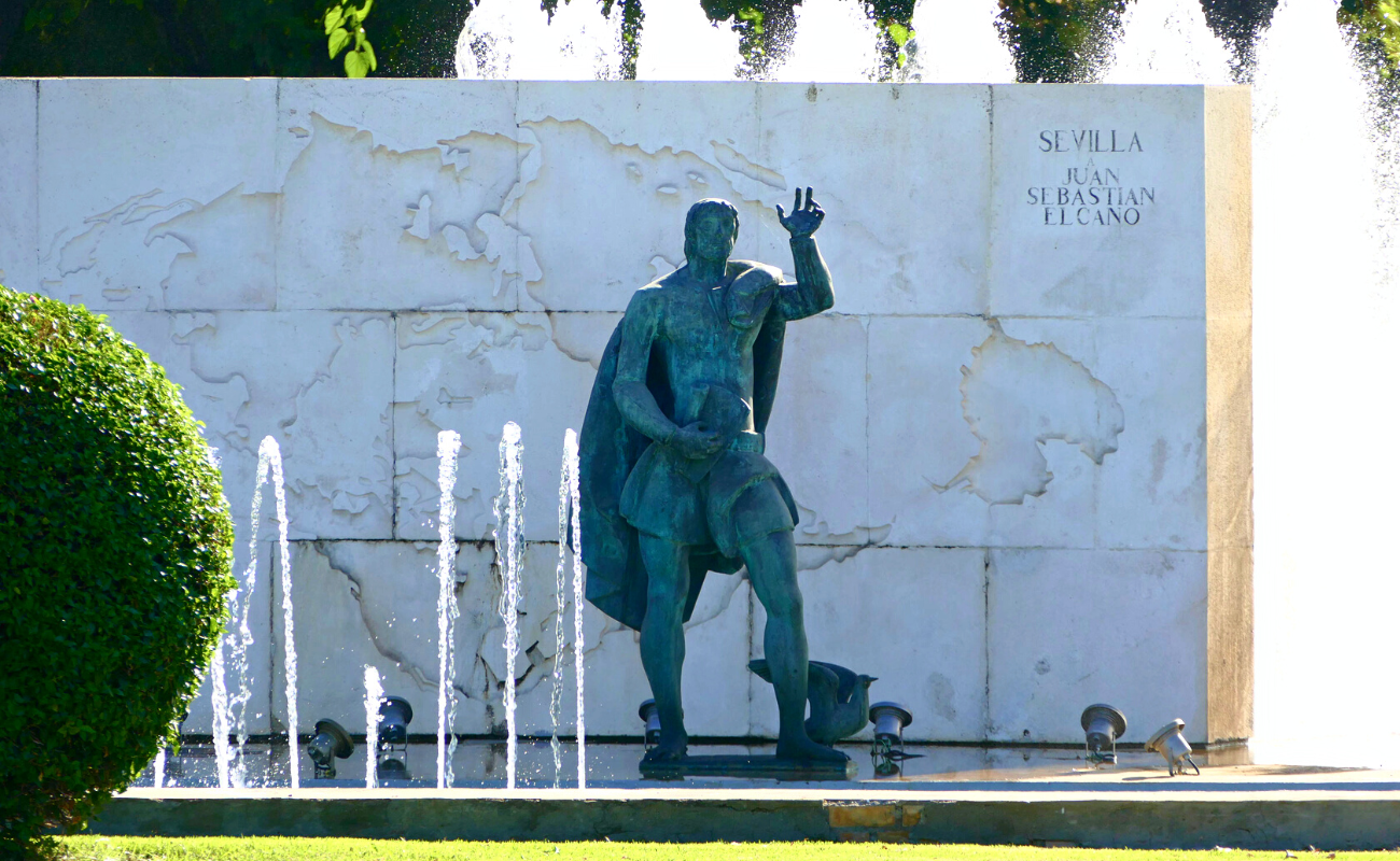Monumento de la Primera Vuelta al Mundo en Sevilla