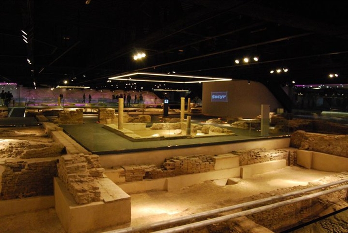vista panorámica interior del antiquarium de Sevilla