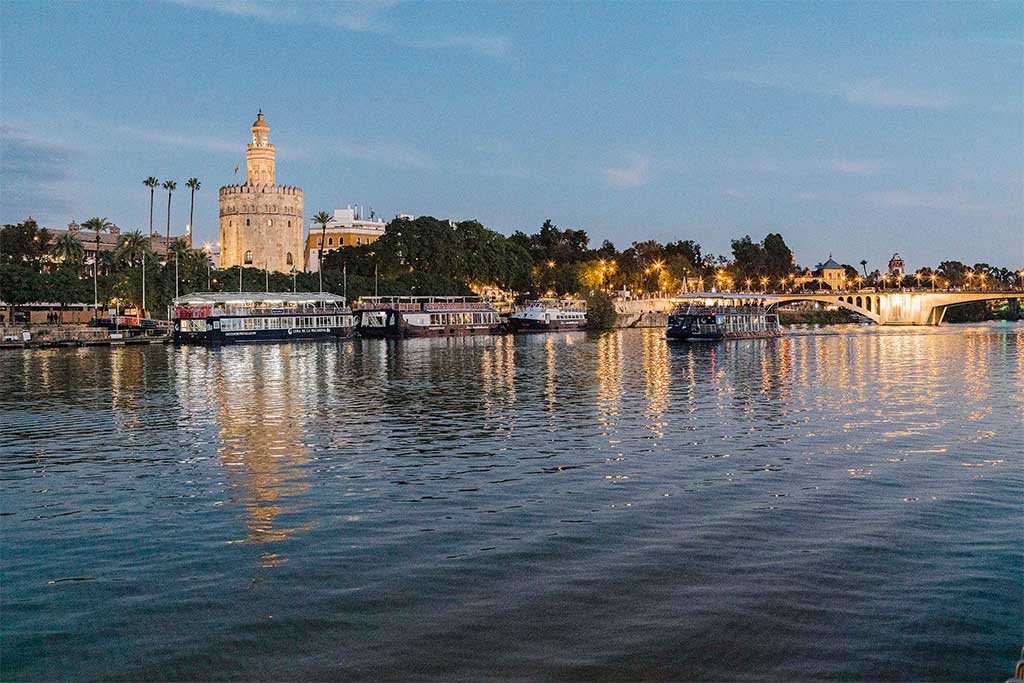 paseo en barco por sevilla en navidad