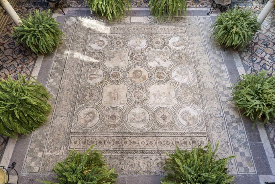 foto del suelo del patio del palacio de la condesa de lebrija