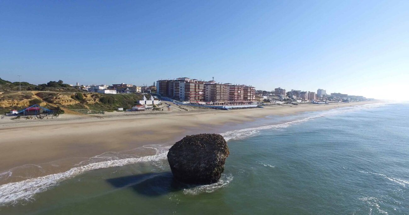 foto de matalascañas, una de las playas cerca de sevilla en la costa de huelva