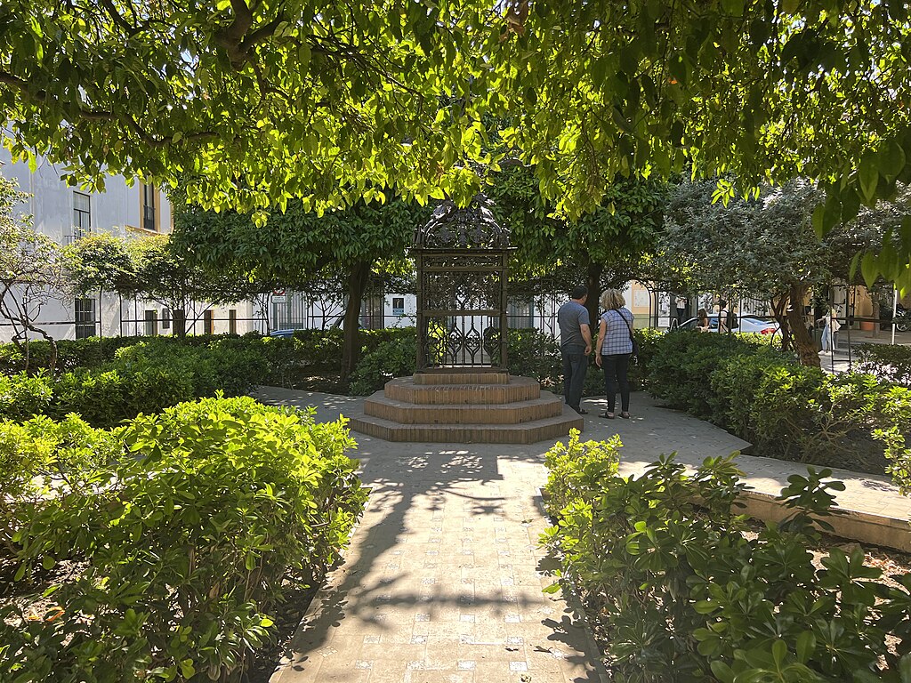 plaza de la santa cruz en sevilla