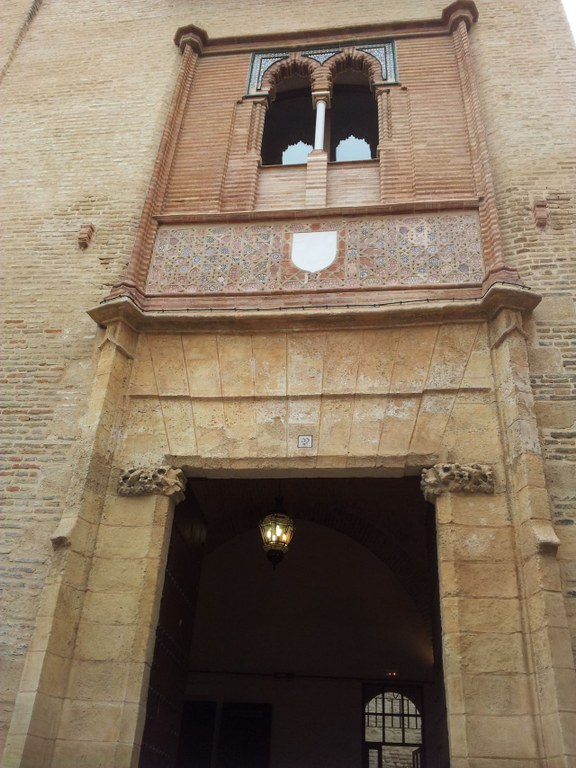 portada mudéjar del palacio de los marqueses de la algaba