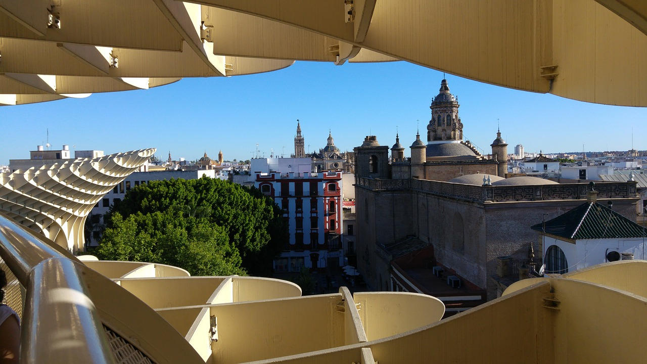 foto de la giralda desde las setas de sevilla
